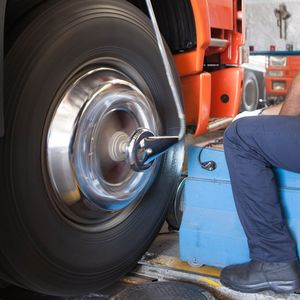 Balanceamento De 1 Roda Para Caminhões e Ônibus
